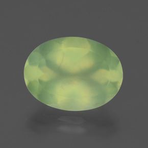 Préhnite vert naturelle coupe ovale, 8,66 ct, transparent