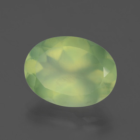 Préhnite vert naturelle coupe ovale, 8,66 ct, transparent