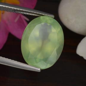 Préhnite vert naturelle coupe ovale, 9,48 ct, translucide