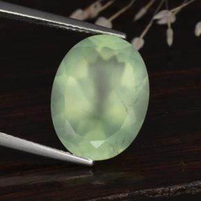 Préhnite vert naturelle coupe ovale, 8,92 ct, translucide