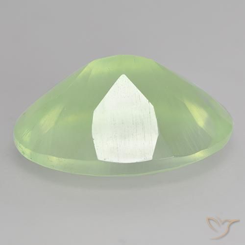 Préhnite vert naturelle coupe ovale, 8,90 ct, translucide