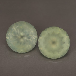 Préhnite vert naturelle transparent, 11,40 ct, transparent / translucide