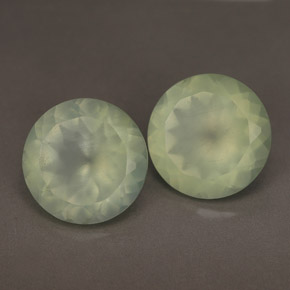 Préhnite vert naturelle transparent, 11,40 ct, transparent / translucide