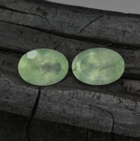 Achetez naturel 11,71ct vert préhnite gems, coupe ovale, en provenance afrique du sud chez gemselect. en stock, livraison internationale!