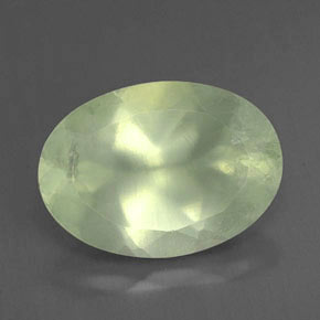 Préhnite vert naturelle transparent, 5,61 ct, transparent / translucide