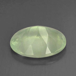 Préhnite vert naturelle transparent, 5,61 ct, transparent / translucide