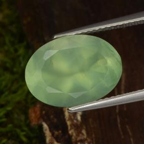 Préhnite vert naturelle coupe ovale, 6,16 ct, transparent