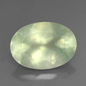 Préhnite vert naturelle coupe ovale, 5,71 ct, transparent