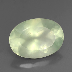 Préhnite vert naturelle coupe ovale, 5,71 ct, transparent