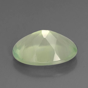 Préhnite vert naturelle coupe ovale, 5,71 ct, transparent