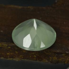 Préhnite vert naturelle coupe roude, 9,44 ct, translucide