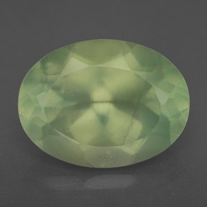 Préhnite vert naturelle transparent, 9,24 ct, transparent / translucide