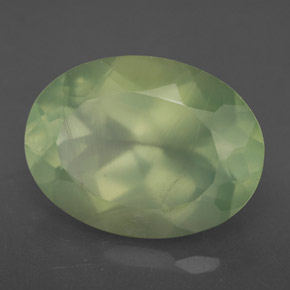 Préhnite vert naturelle transparent, 9,24 ct, transparent / translucide