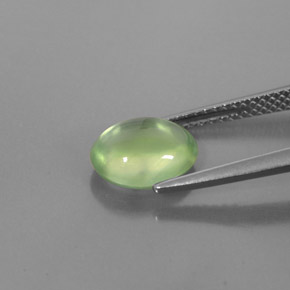 Préhnite vert naturelle coupe ovale, 2,11 ct, transparent
