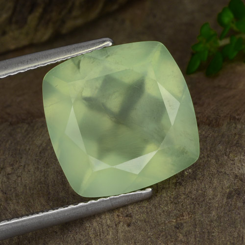 Préhnite vert naturelle transparent, 7,15 ct, transparent / translucide