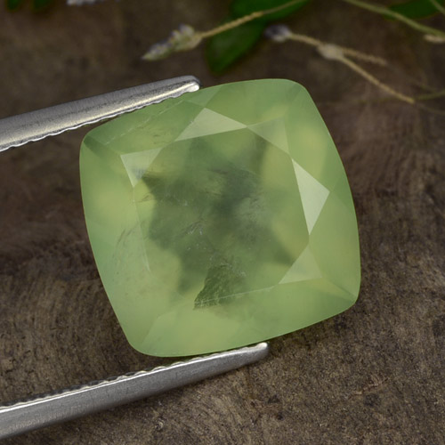 Préhnite vert naturelle transparent, 6,62 ct, transparent / translucide