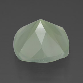 Préhnite vert naturelle transparent, 6,90 ct, transparent / translucide