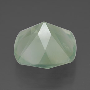 Préhnite vert naturelle transparent, 6,85 ct, transparent / translucide