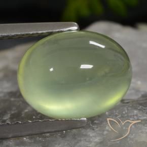 Préhnite vert naturelle coupe ovale, 3,26 ct, translucide