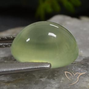 Préhnite vert naturelle coupe ovale, 3,26 ct, translucide