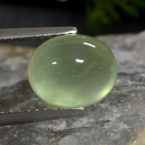 Préhnite vert naturelle coupe ovale, 3,45 ct, translucide