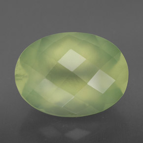 Préhnite vert naturelle transparent, 9,60 ct, transparent / translucide