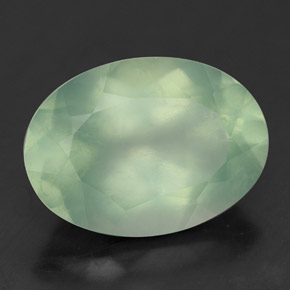 Préhnite vert naturelle transparent, 5,70 ct, transparent / translucide