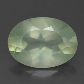 Préhnite vert naturelle coupe ovale, 4,76 ct, translucide