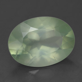 Préhnite vert naturelle coupe ovale, 4,76 ct, translucide