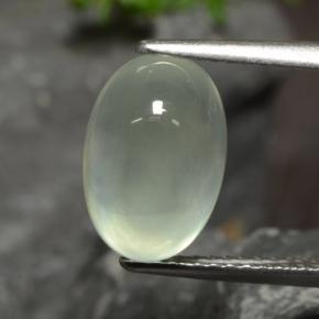 Prehnite Pale Green  naturelle Coupe ovale, 3.57 ct, Transparent
