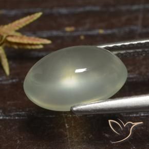 Préhnite Olive Green  naturelle ovale, 3.18 ct, Transparent
