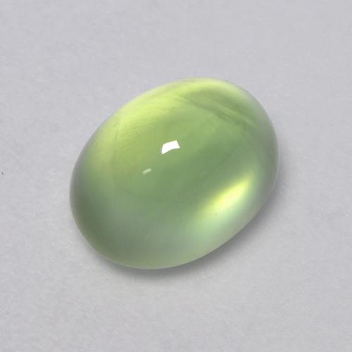 Préhnite vert naturelle coupe ovale, 2,74 ct, transparent