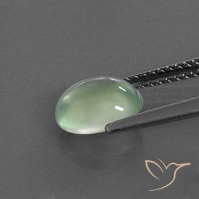 Préhnite Vert sauge très clair naturelle ovale, 1.49 ct, Transparent / Translucide