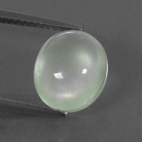 Préhnite vert naturelle coupe ovale, 3,95 ct, transparent