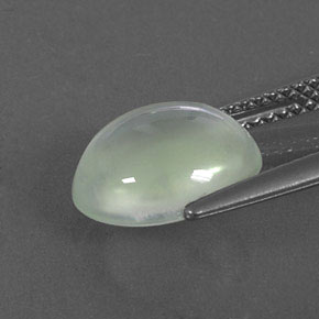 Préhnite vert naturelle coupe ovale, 3,95 ct, transparent
