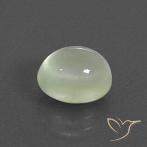 Préhnite Warm Green     naturelle ovale, 3.04 ct, Transparent / Translucide