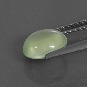 Préhnite vert naturelle coupe ovale, 1,43 ct, transparent