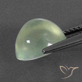 Préhnite Very Light Green  naturelle ovale, 4.09 ct, Transparent / Translucide