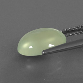 Préhnite vert naturelle coupe ovale, 3,53 ct, transparent