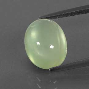 Préhnite vert naturelle coupe ovale, 3,91 ct, transparent