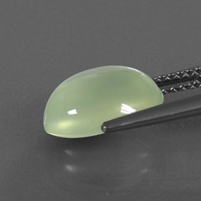 Préhnite vert naturelle coupe ovale, 3,91 ct, transparent