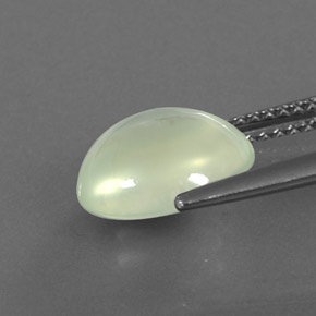 Préhnite vert naturelle coupe ovale, 3,53 ct, transparent