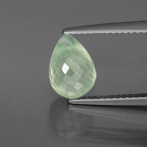 Préhnite vert naturelle briolette, 2,46 ct, transparent