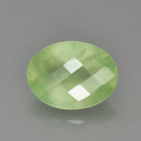Préhnite vert naturelle transparent, 8,71 ct, transparent / translucide