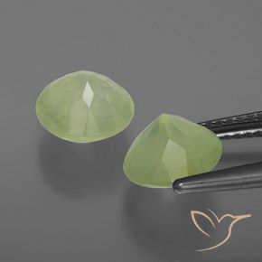 Shop natural 3.63ct Vert terre Préhnite gems, Tour, from Afrique du Sud at GemSelect. In stock, global shipping!