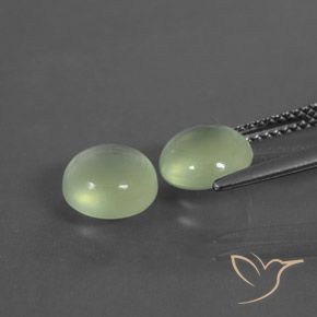 Shop natural 3.88ct Vert poire pâle Préhnite gems, Tour, from Afrique du Sud at GemSelect. In stock, global shipping!
