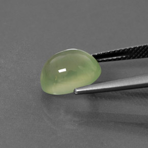 Préhnite vert naturelle coupe ovale, 4,45 ct, transparent
