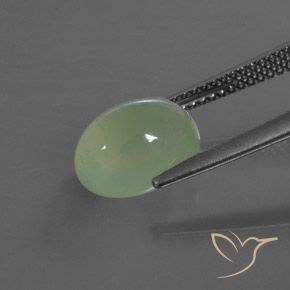 Préhnite Vert lime pâle naturelle ovale, 3.89 ct, Transparent / Translucide