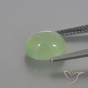 Préhnite Vert lime pâle naturelle ovale, 2.81 ct, Transparent / Translucide