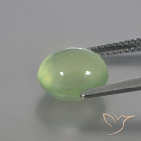 Préhnite Vert lime pâle naturelle ovale, 3.72 ct, Transparent / Translucide
